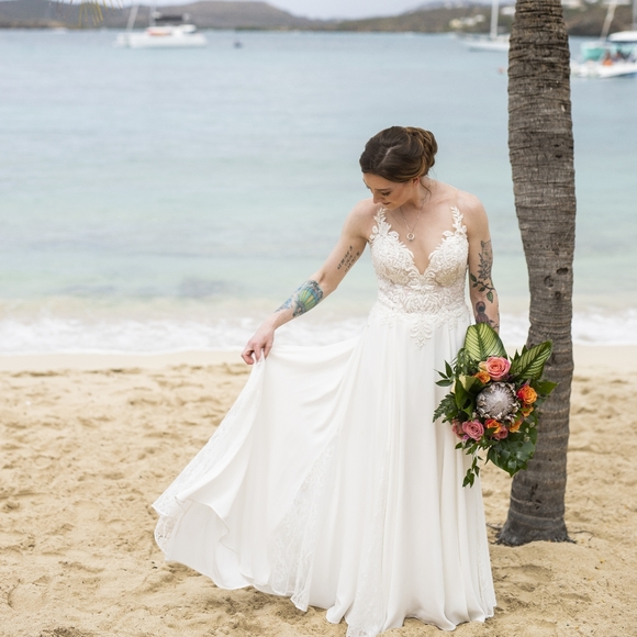 Allure Bridals wedding dress - Picture 8 of 9